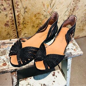 Kenneth Cole Gentle Souls Size 7 Black Woven Sandals